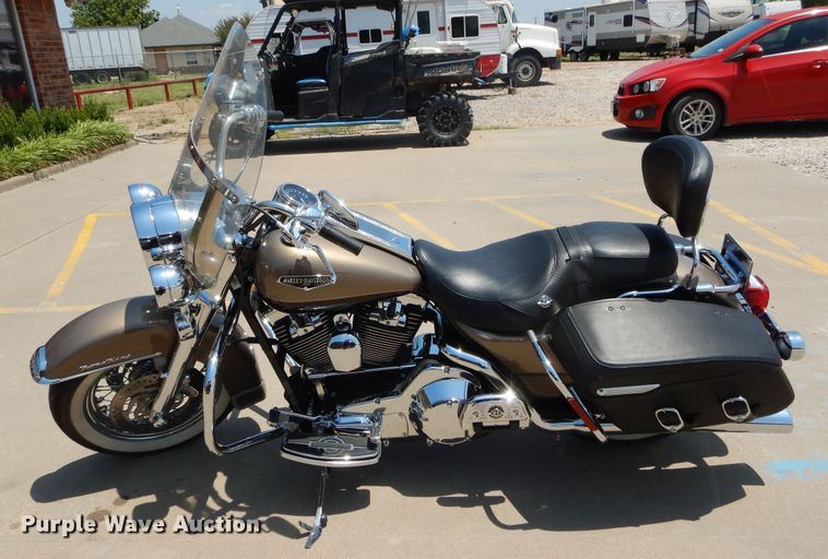 image for item EV9769 2004 Harley Davidson Road King Classic motorcycle