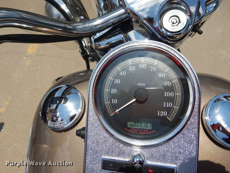 image for item EV9769 2004 Harley Davidson Road King Classic motorcycle