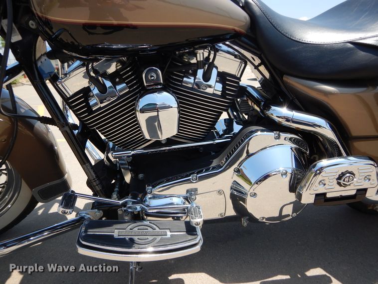 image for item EV9769 2004 Harley Davidson Road King Classic motorcycle