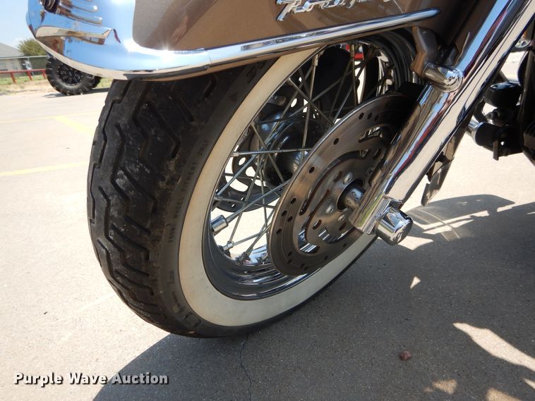 image for item EV9769 2004 Harley Davidson Road King Classic motorcycle