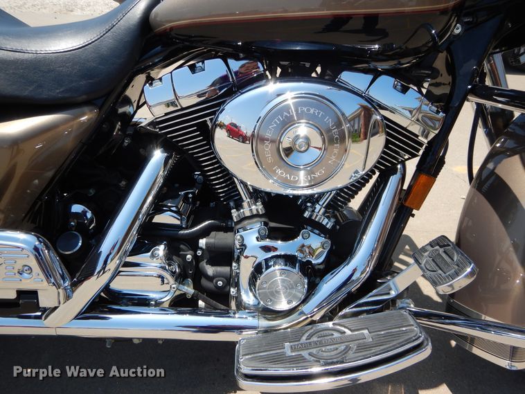 image for item EV9769 2004 Harley Davidson Road King Classic motorcycle