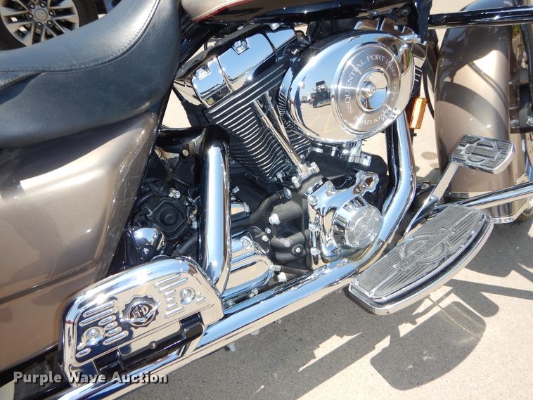 image for item EV9769 2004 Harley Davidson Road King Classic motorcycle