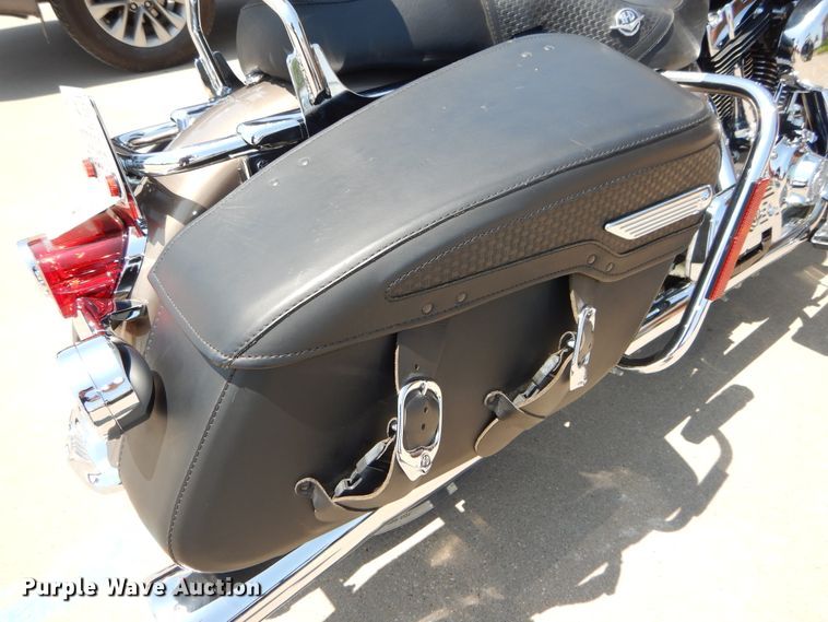 image for item EV9769 2004 Harley Davidson Road King Classic motorcycle