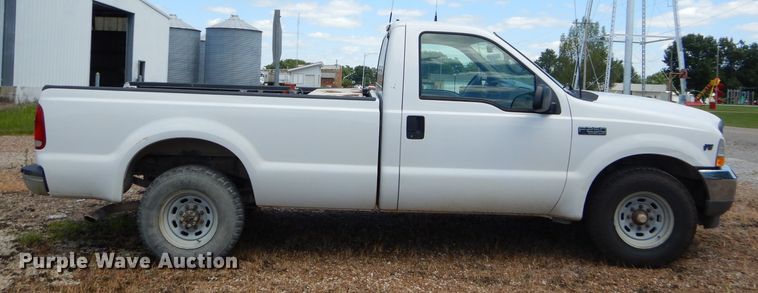 image for item FC9750 2002 Ford F250 Super Duty XL pickup truck