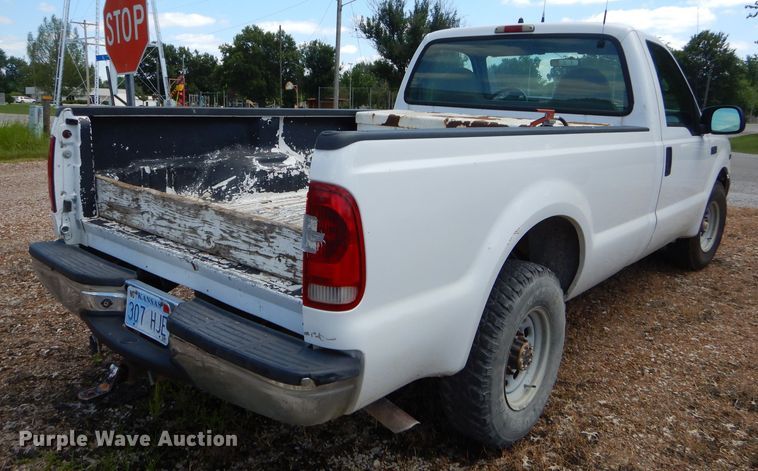 image for item FC9750 2002 Ford F250 Super Duty XL pickup truck