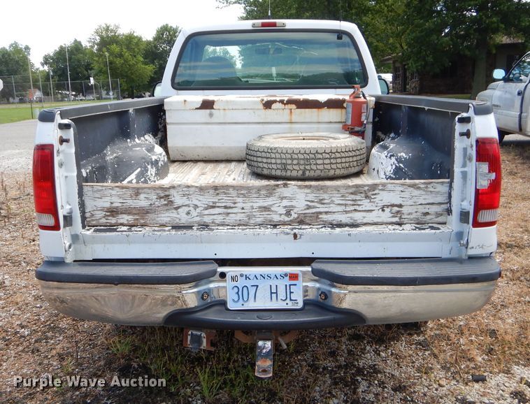 image for item FC9750 2002 Ford F250 Super Duty XL pickup truck