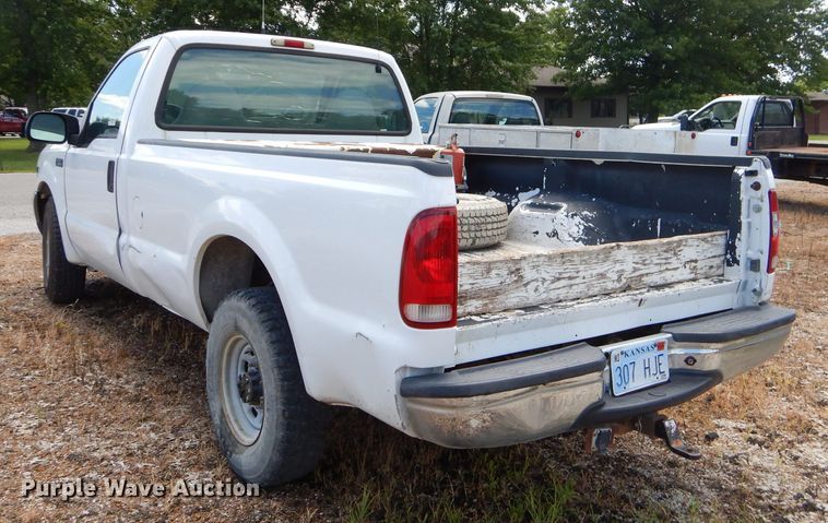 image for item FC9750 2002 Ford F250 Super Duty XL pickup truck