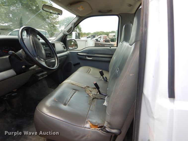 image for item FC9750 2002 Ford F250 Super Duty XL pickup truck