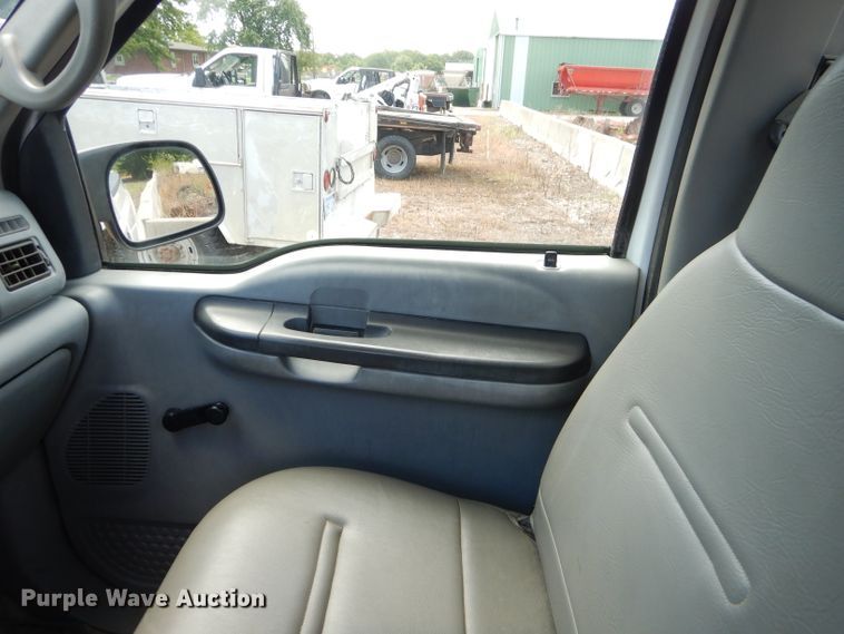 image for item FC9750 2002 Ford F250 Super Duty XL pickup truck