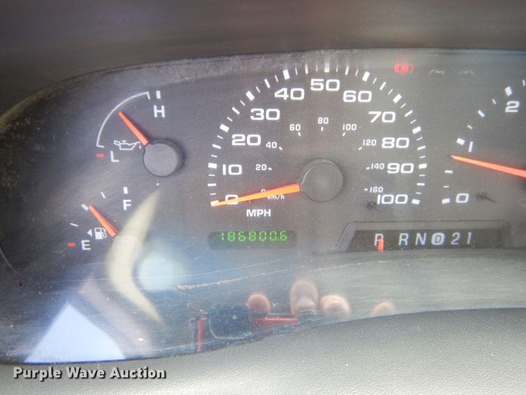 image for item FC9750 2002 Ford F250 Super Duty XL pickup truck