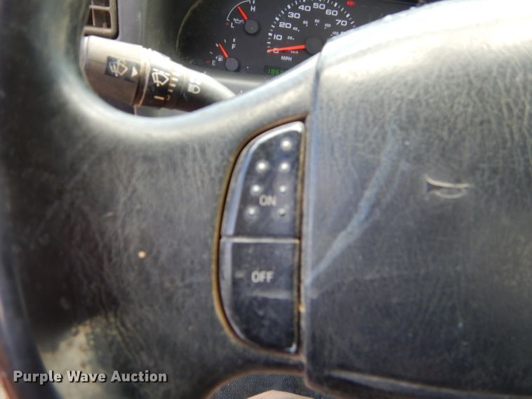 image for item FC9750 2002 Ford F250 Super Duty XL pickup truck