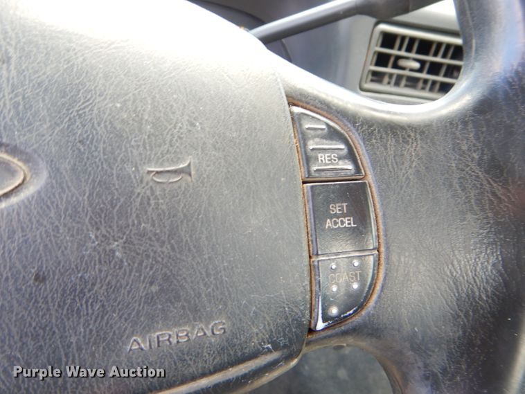 image for item FC9750 2002 Ford F250 Super Duty XL pickup truck