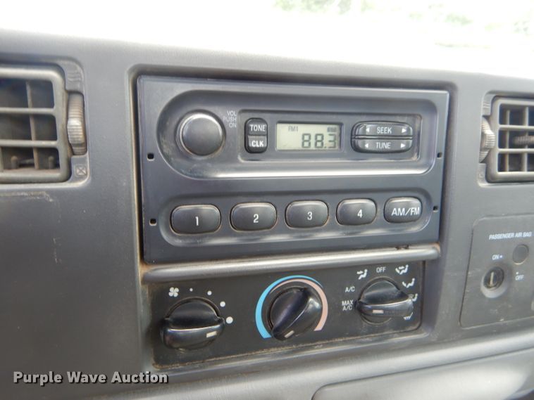 image for item FC9750 2002 Ford F250 Super Duty XL pickup truck