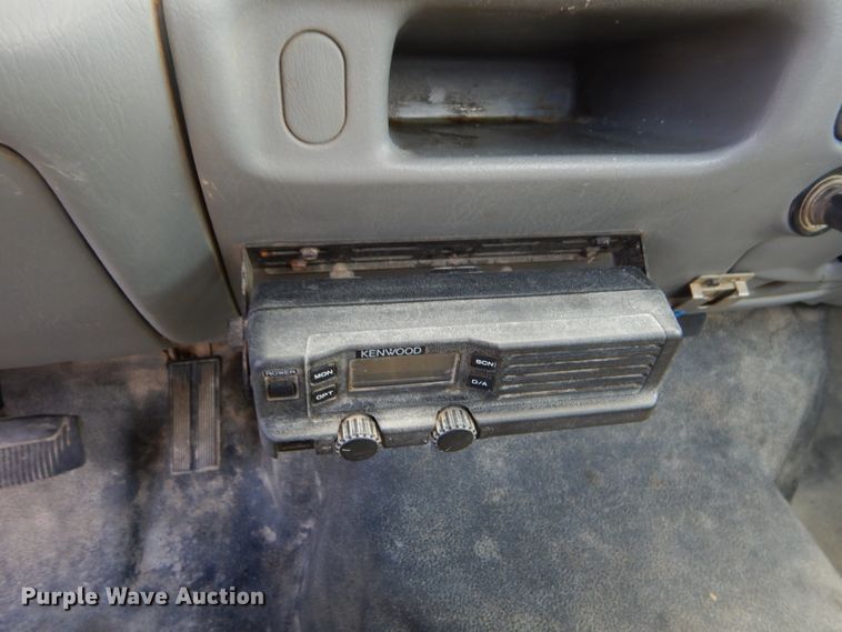 image for item FC9750 2002 Ford F250 Super Duty XL pickup truck