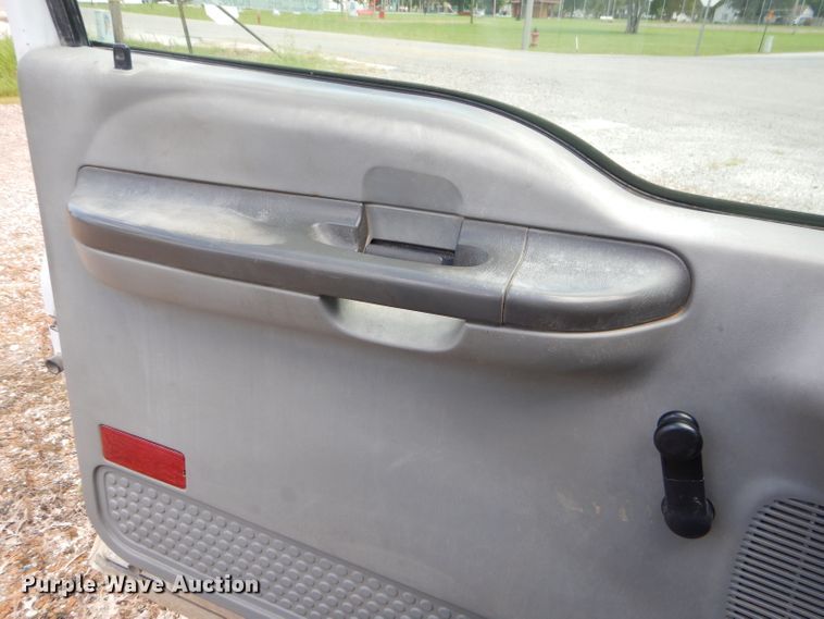 image for item FC9750 2002 Ford F250 Super Duty XL pickup truck