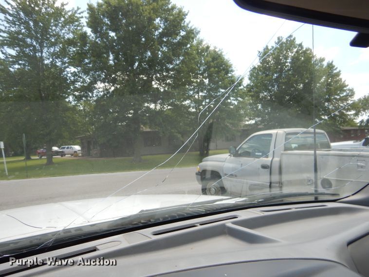 image for item FC9750 2002 Ford F250 Super Duty XL pickup truck