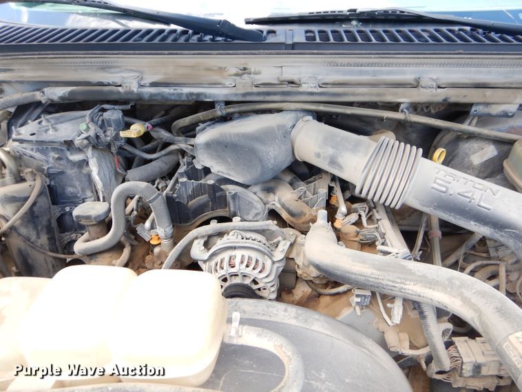 image for item FC9750 2002 Ford F250 Super Duty XL pickup truck