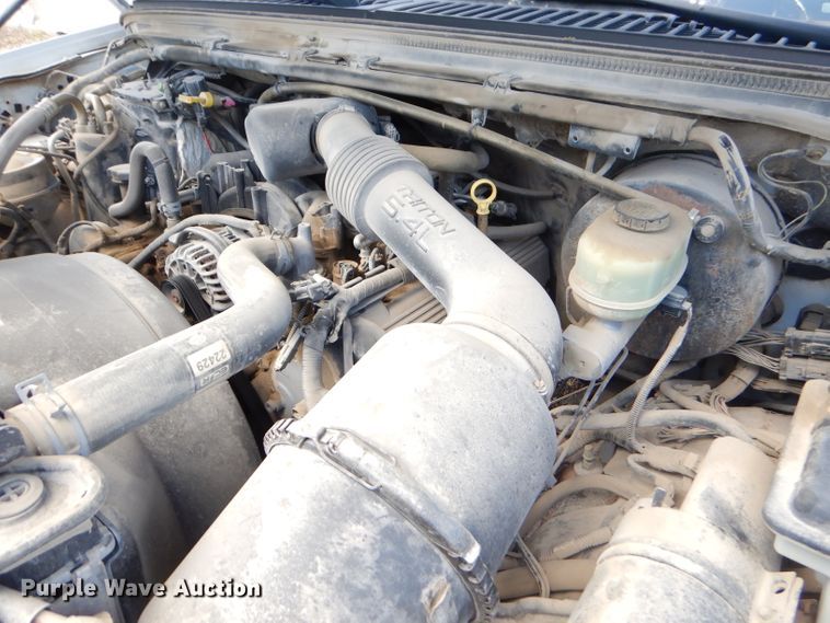 image for item FC9750 2002 Ford F250 Super Duty XL pickup truck