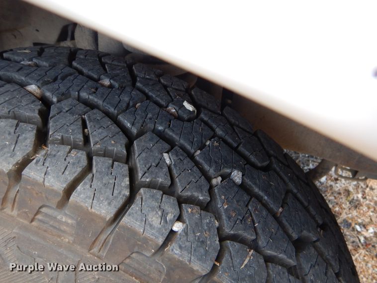 image for item FC9750 2002 Ford F250 Super Duty XL pickup truck