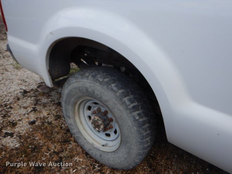 image for item FC9750 2002 Ford F250 Super Duty XL pickup truck