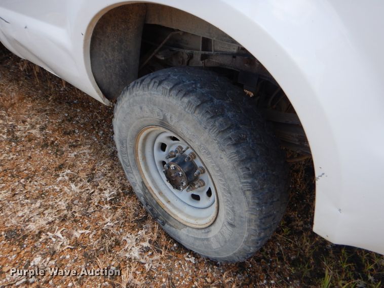 image for item FC9750 2002 Ford F250 Super Duty XL pickup truck