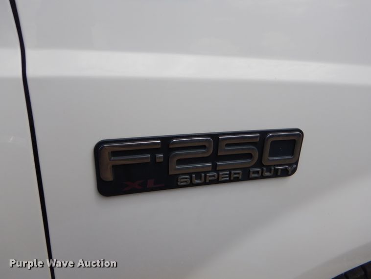 image for item FC9750 2002 Ford F250 Super Duty XL pickup truck