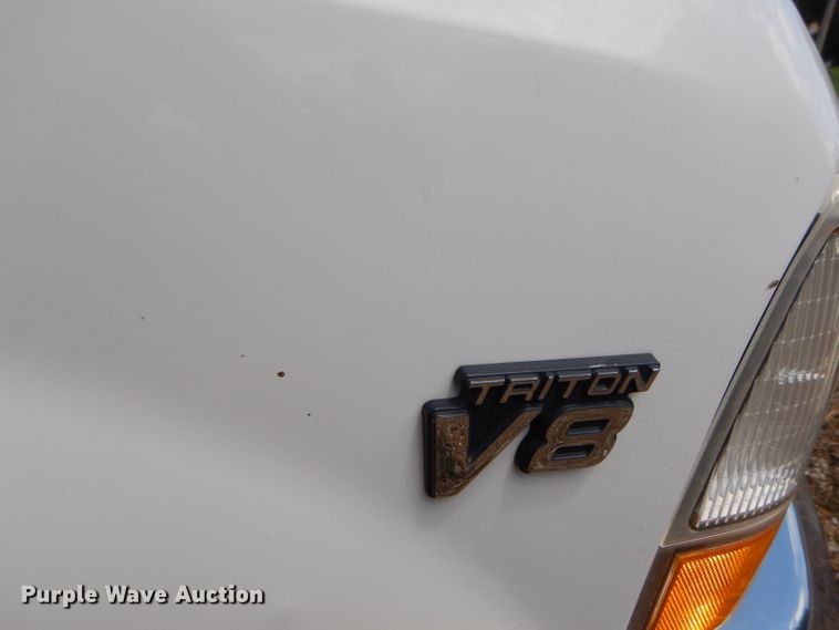 image for item FC9750 2002 Ford F250 Super Duty XL pickup truck