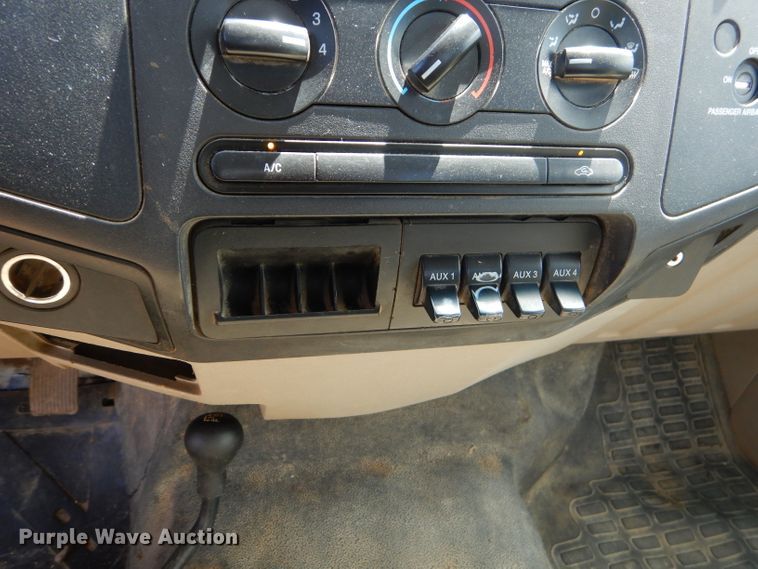 image for item FC9752 2008 Ford F350 Super Duty XL bale bed pickup truck