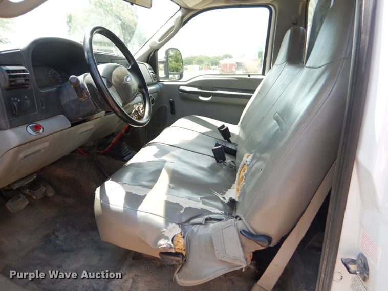 image for item FC9753 2005 Ford F350 Super Duty XL bale bed pickup truck