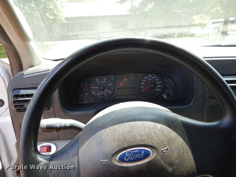 image for item FC9753 2005 Ford F350 Super Duty XL bale bed pickup truck