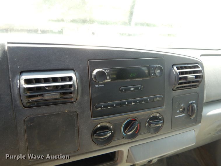 image for item FC9753 2005 Ford F350 Super Duty XL bale bed pickup truck