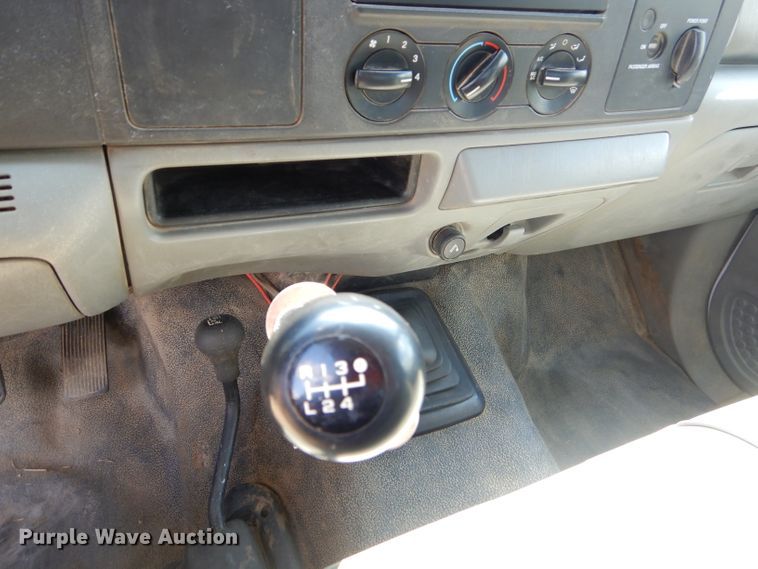 image for item FC9753 2005 Ford F350 Super Duty XL bale bed pickup truck