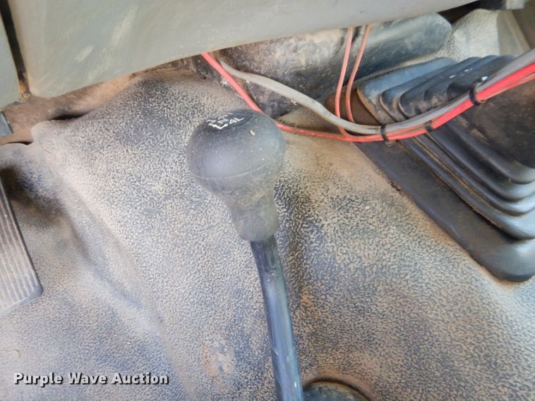 image for item FC9753 2005 Ford F350 Super Duty XL bale bed pickup truck