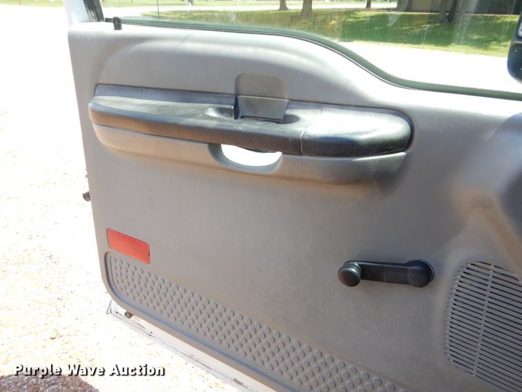 image for item FC9753 2005 Ford F350 Super Duty XL bale bed pickup truck