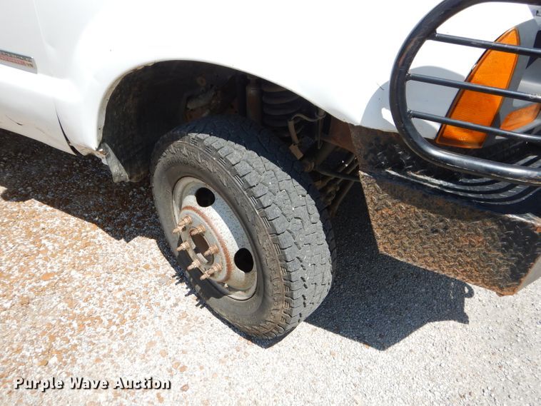 image for item FC9753 2005 Ford F350 Super Duty XL bale bed pickup truck