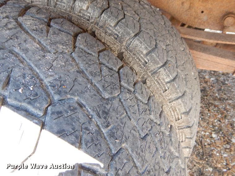 image for item FC9753 2005 Ford F350 Super Duty XL bale bed pickup truck