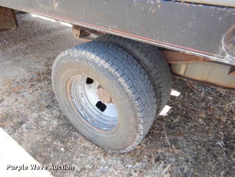 image for item FC9753 2005 Ford F350 Super Duty XL bale bed pickup truck