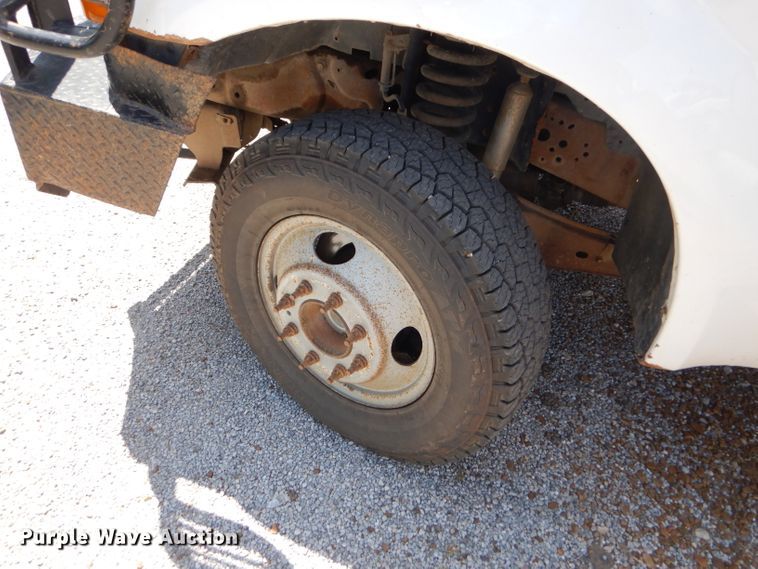 image for item FC9753 2005 Ford F350 Super Duty XL bale bed pickup truck