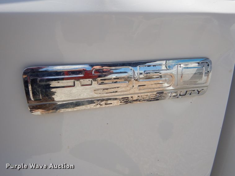 image for item FC9753 2005 Ford F350 Super Duty XL bale bed pickup truck