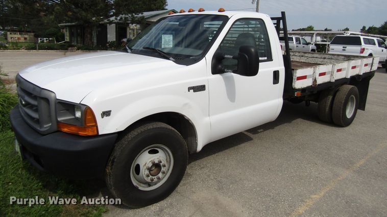 image for item FD9251 1999 Ford F350 Super Duty flatbed pickup truck