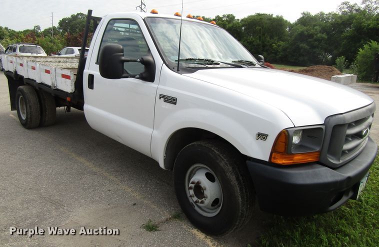 image for item FD9251 1999 Ford F350 Super Duty flatbed pickup truck