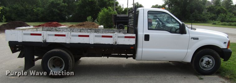image for item FD9251 1999 Ford F350 Super Duty flatbed pickup truck