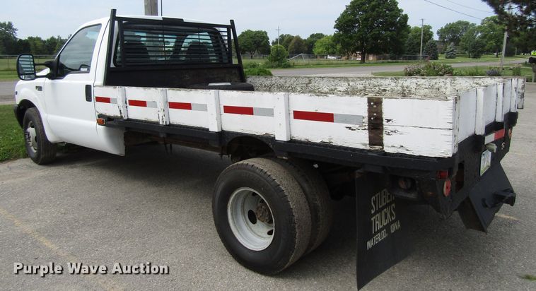 image for item FD9251 1999 Ford F350 Super Duty flatbed pickup truck