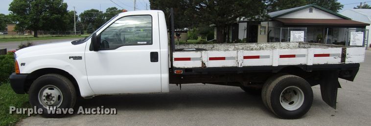 image for item FD9251 1999 Ford F350 Super Duty flatbed pickup truck