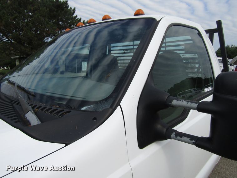 image for item FD9251 1999 Ford F350 Super Duty flatbed pickup truck