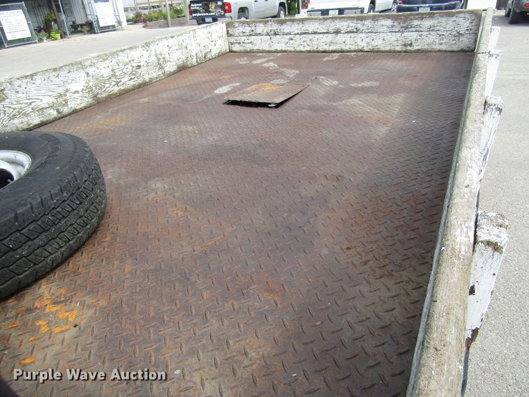 image for item FD9251 1999 Ford F350 Super Duty flatbed pickup truck