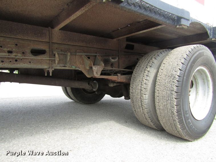 image for item FD9251 1999 Ford F350 Super Duty flatbed pickup truck