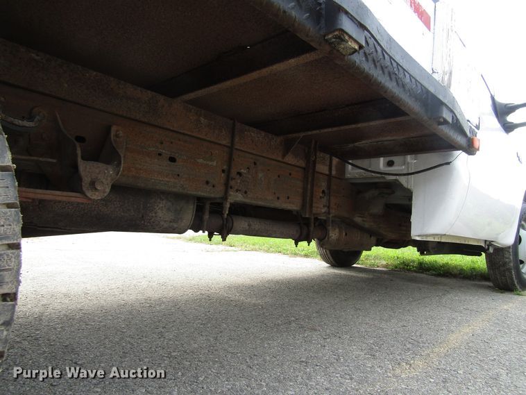 image for item FD9251 1999 Ford F350 Super Duty flatbed pickup truck