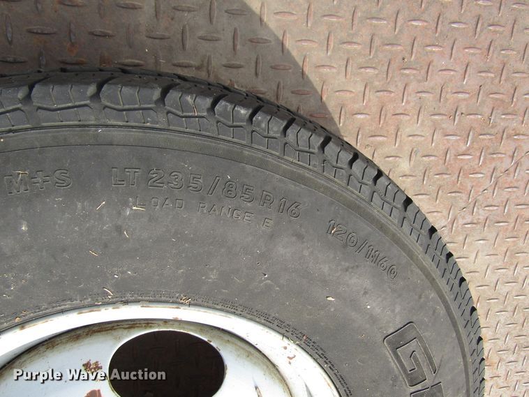 image for item FD9251 1999 Ford F350 Super Duty flatbed pickup truck