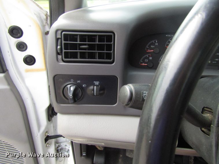 image for item FD9251 1999 Ford F350 Super Duty flatbed pickup truck